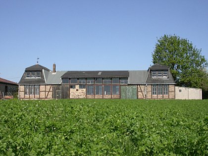 Im sogenannten Wohltmann-Schuppen werden derzeit noch die Bodenproben des "Ewigen Roggenanbaus" archiviert. Mittelfristig ist ein Umzug in kustodial bessere Räumlichkeiten geplant. © F. Steinheimer, ZNS.